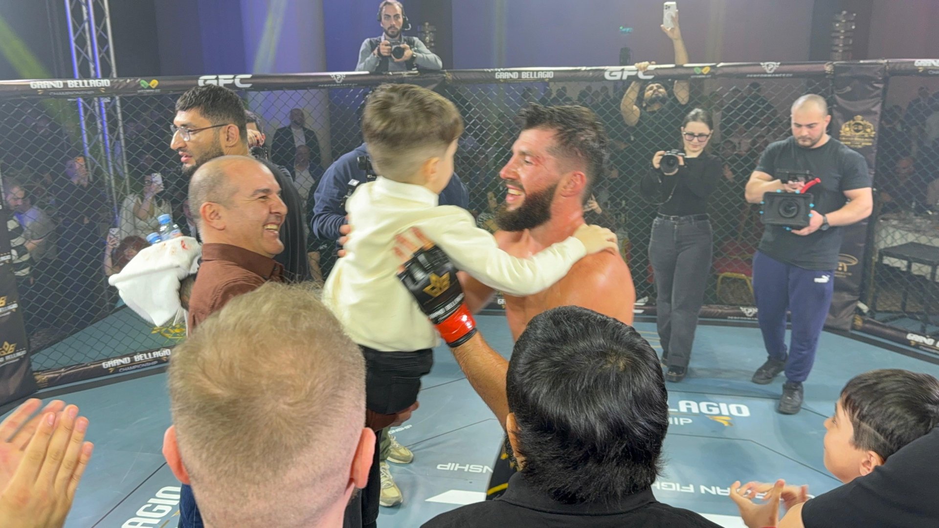 Alim Nəbiyev Batumidə beynəlxalq turnirdə MMA üzrə növbəti qələbəsini qazandı (FOTO)