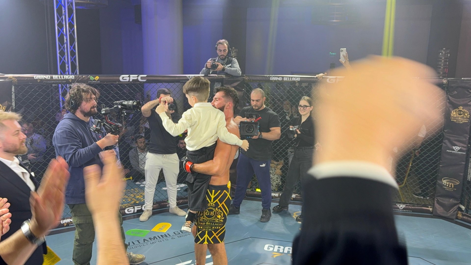 Alim Nəbiyev Batumidə beynəlxalq turnirdə MMA üzrə növbəti qələbəsini qazandı (FOTO)