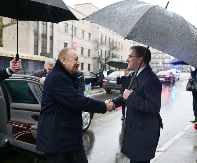Prezident İlham Əliyev Belqradda Ümummilli Lider Heydər Əliyevin və görkəmli serb yazıçısı Milorad Paviçin abidələrini ziyarət edib (FOTO)