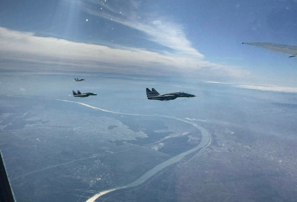 Serbiya qırıcıları Prezident İlham Əliyevin təyyarəsini müşayiət edib (FOTO)