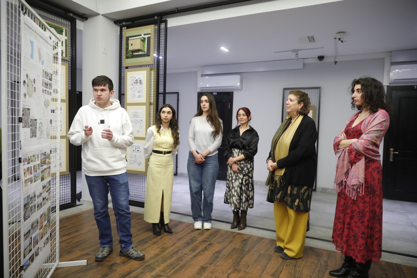 AzMİU-da WUF13 çərçivəsində tələbələr üçün beynəlxalq tematik "workshop" keçirilib (FOTO)