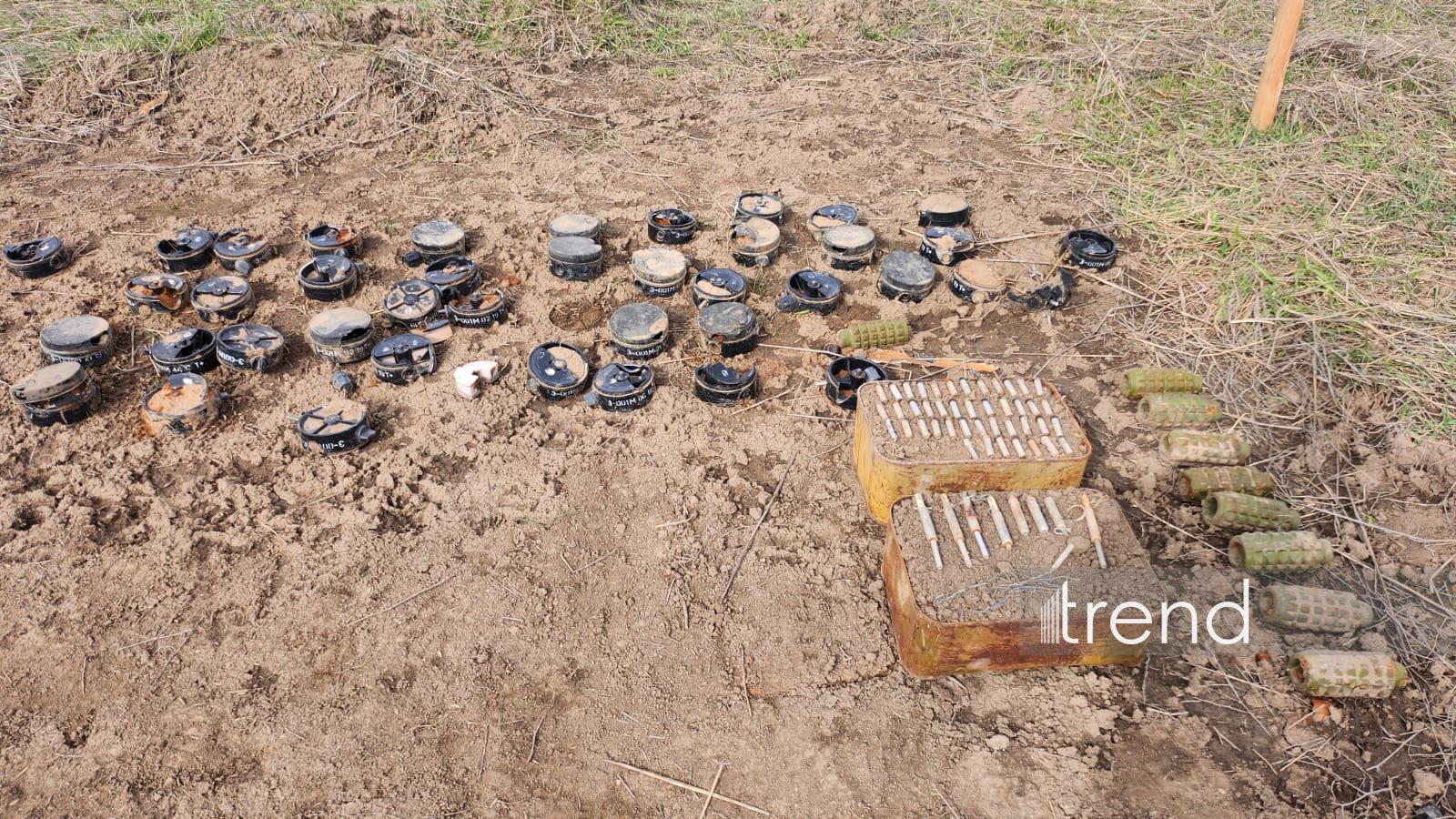 Jurnalistlər minatəmizləmə işləri ilə tanış oldu (FOTO)