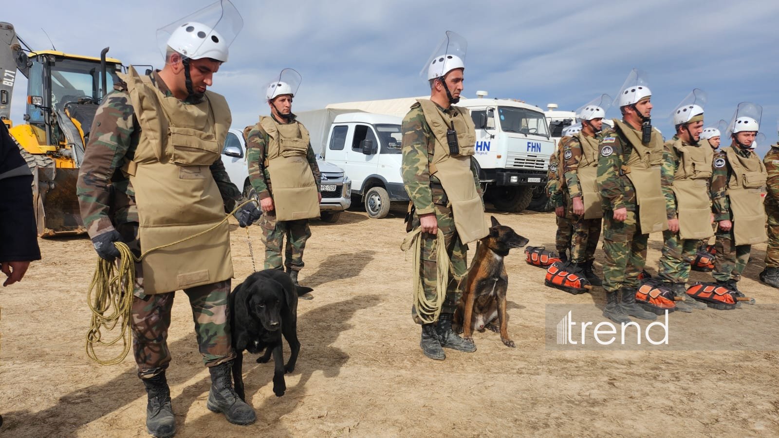 Jurnalistlər minatəmizləmə işləri ilə tanış oldu (FOTO)