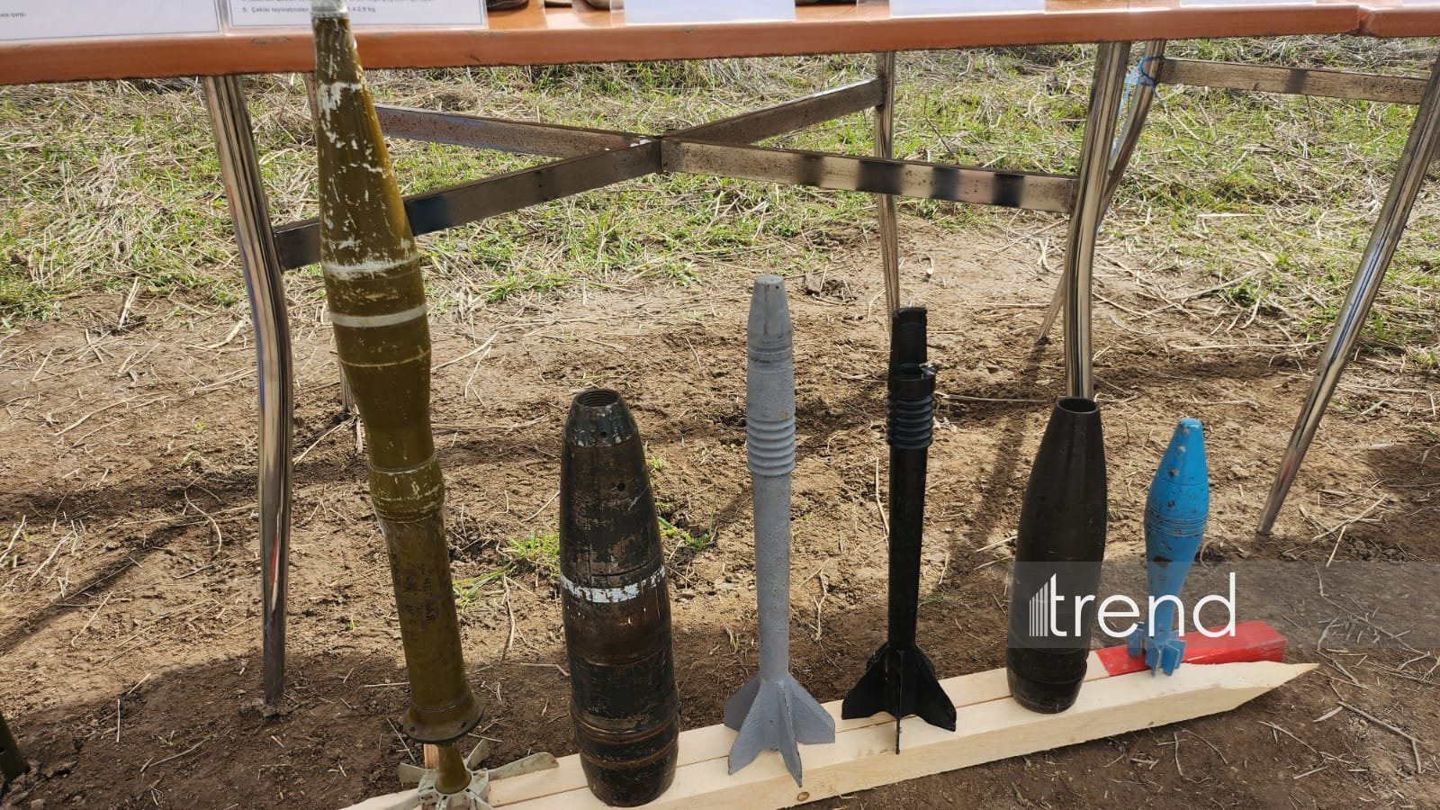 Jurnalistlər minatəmizləmə işləri ilə tanış oldu (FOTO)