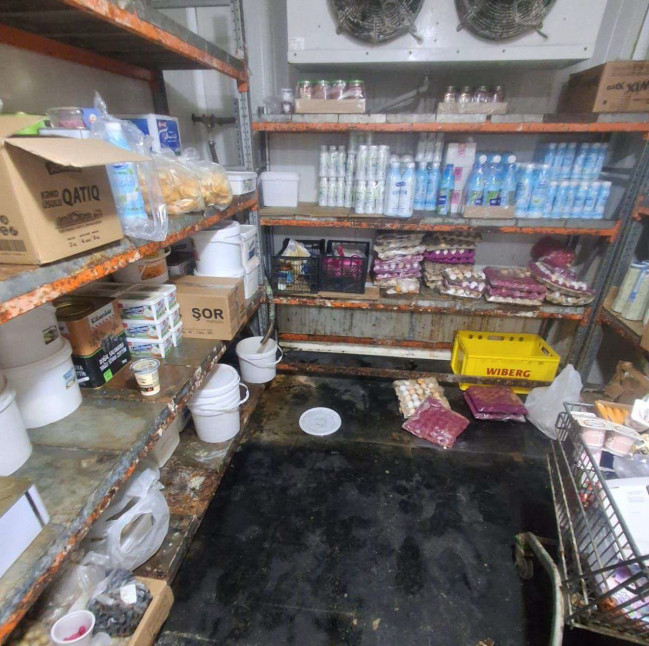 Bu marketlərdə istehlaka yararsız qida məhsulları aşkarlandı (FOTO)