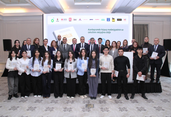 “Vəkillik fəaliyyəti” adlı dərsliyin təqdimat mərasimi keçirildi (FOTO)
