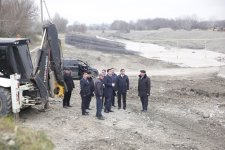 Elnur Rzayev yenidən qurulan körpü keçidində işlərin gedişi ilə maraqlanıb (FOTO)