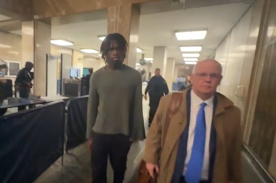 ABŞ-də gənc model butikdən 1 milyon dollarlıq mal oğurlayıb (FOTO)