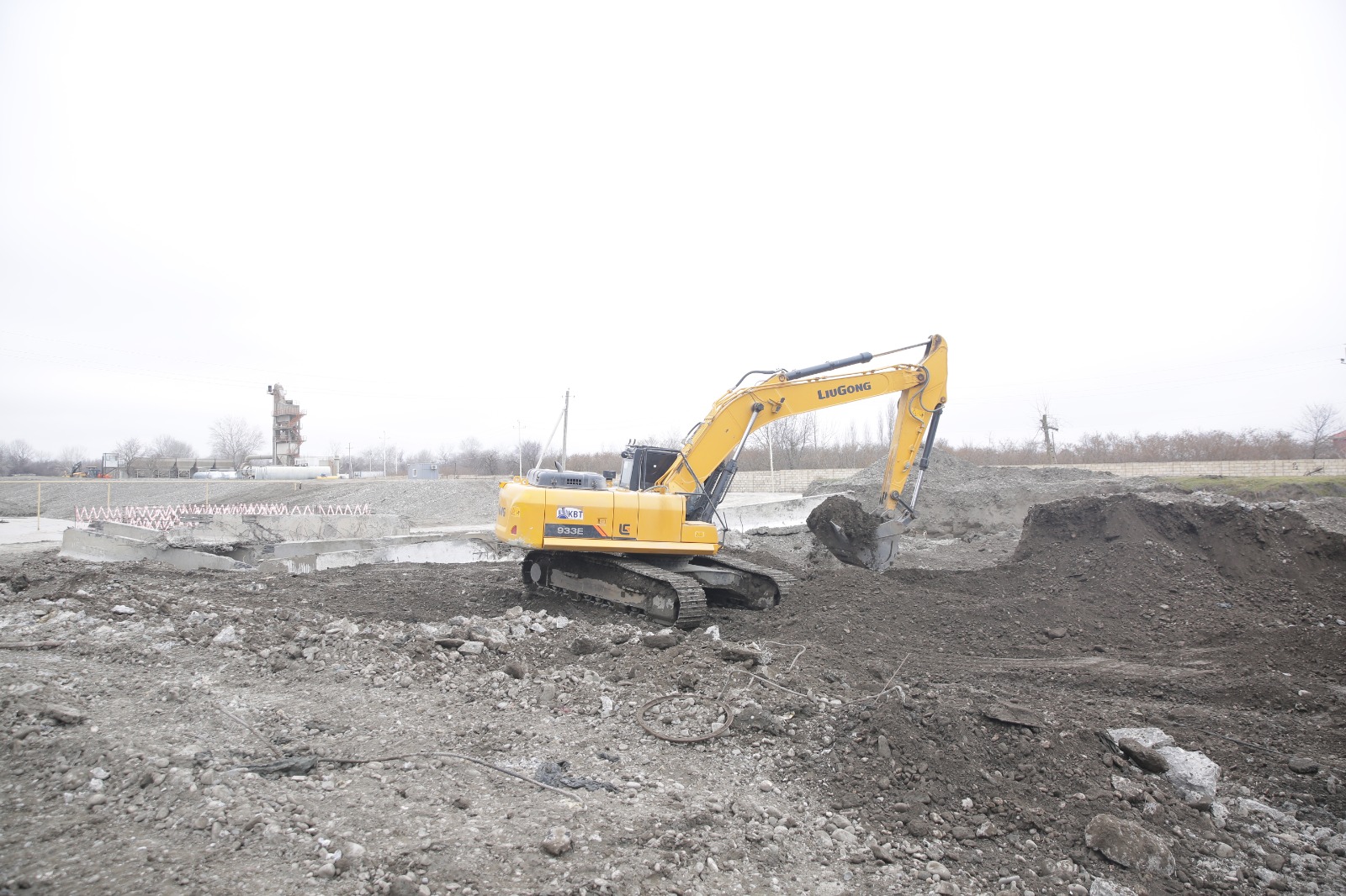 Elnur Rzayev yenidən qurulan körpü keçidində işlərin gedişi ilə maraqlanıb (FOTO)