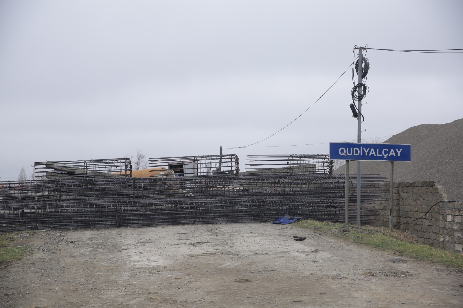 Elnur Rzayev yenidən qurulan körpü keçidində işlərin gedişi ilə maraqlanıb (FOTO)