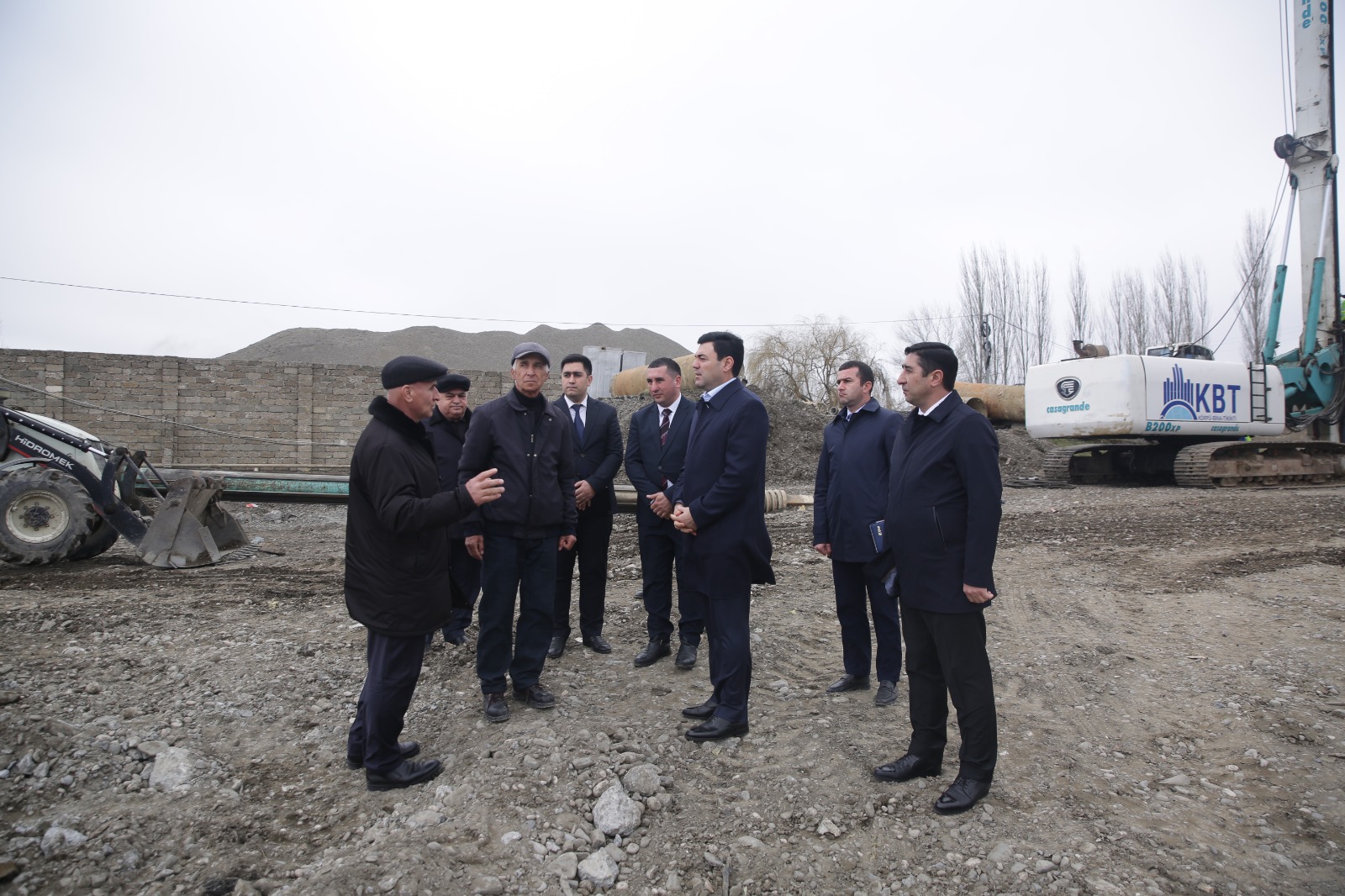 Elnur Rzayev yenidən qurulan körpü keçidində işlərin gedişi ilə maraqlanıb (FOTO)