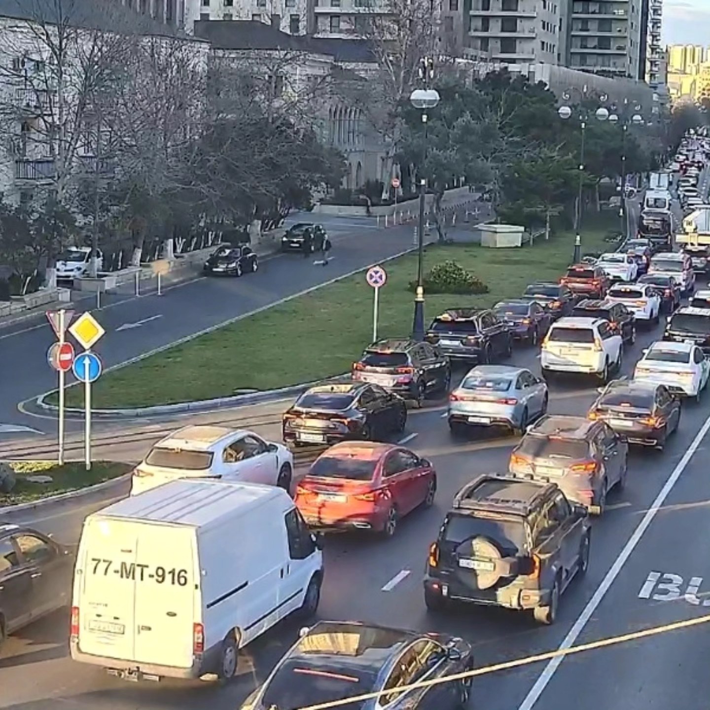 DİQQƏT: Bu yollarda tıxac var - SİYAHI (FOTO)