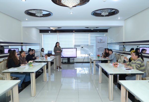 “Nitqin gözəlliyi, orfoqrafiya qaydaları və ifadə-üslub xətaları” mövzusuna həsr olunan təlim keçirildi (FOTO)