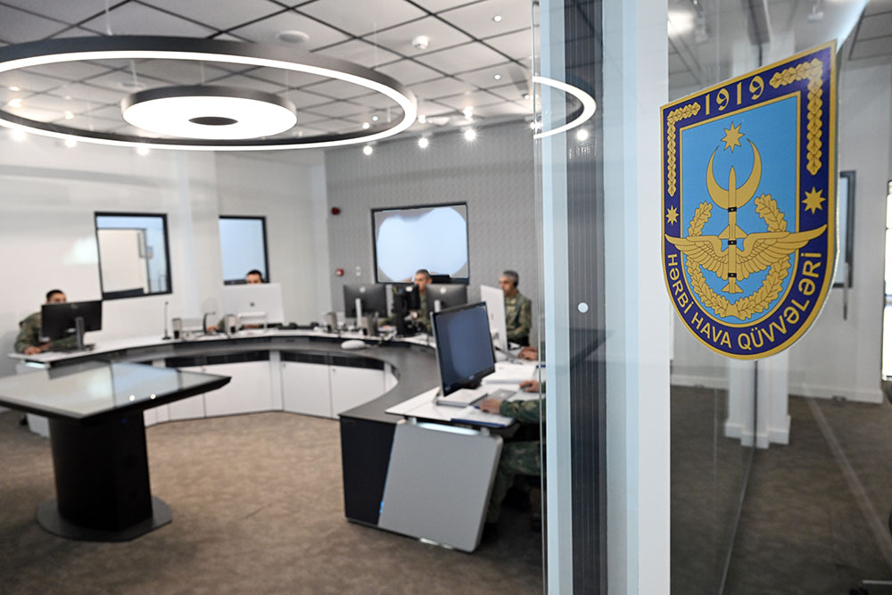 Zakir Həsənov hava hücumundan müdafiə hərbi hissəsinin xidməti-döyüş fəaliyyətini yoxladı