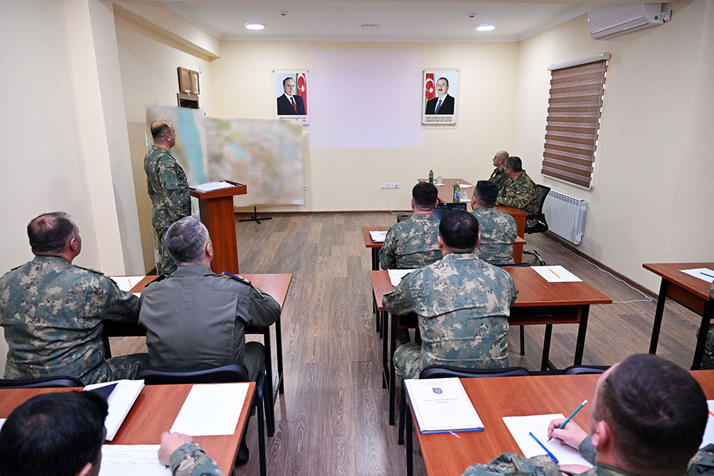 Zakir Həsənov hava hücumundan müdafiə hərbi hissəsinin xidməti-döyüş fəaliyyətini yoxladı