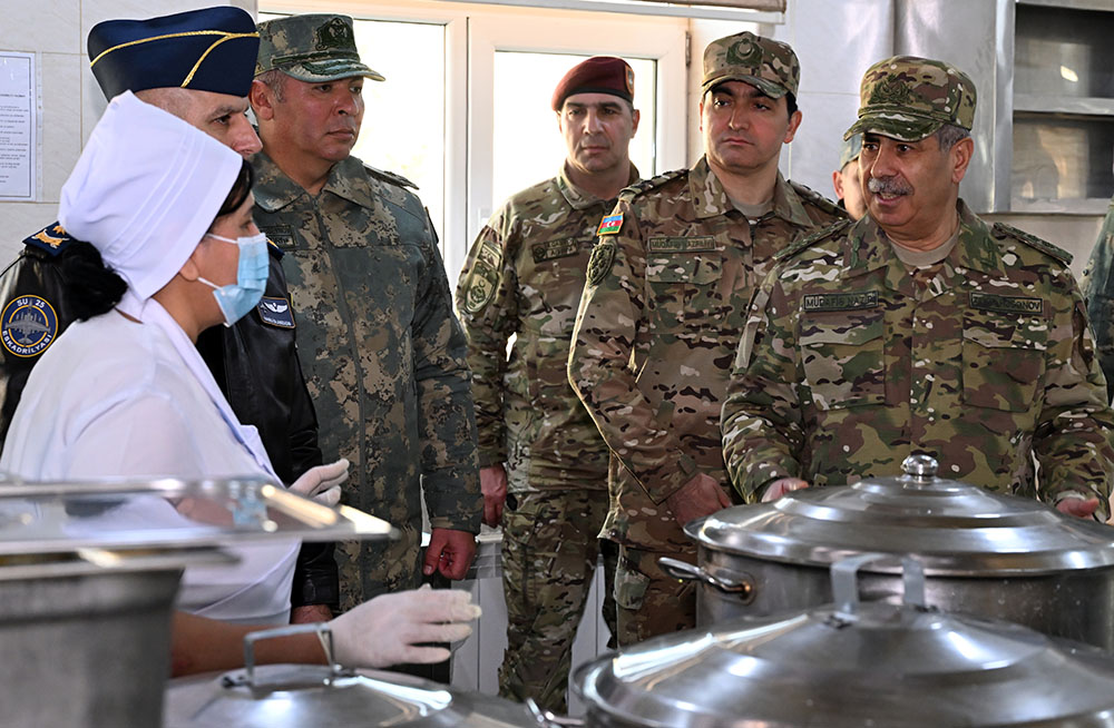 Zakir Həsənov HHQ-nin bölmələrində oldu (FOTO/VİDEO)