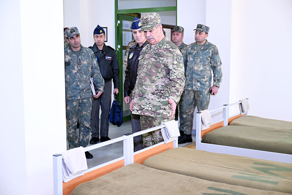 Zakir Həsənov HHQ-nin bölmələrində oldu (FOTO/VİDEO)