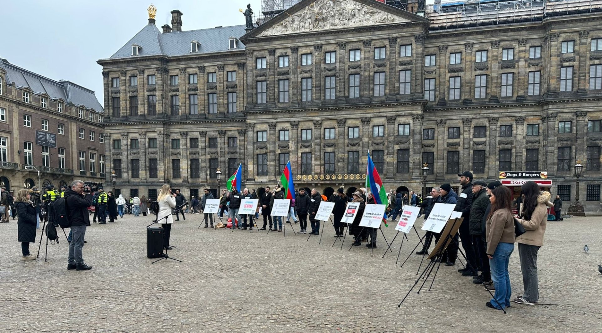 Amsterdamın mərkəzində “Xocalıya ədalət!” çağırışı (FOTO)