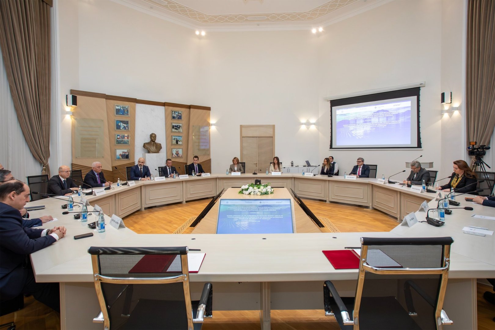 Azərbaycanda daha iki günəş elektrik stansiyası layihəsi üzrə müqavilələr imzalanıb (FOTO)