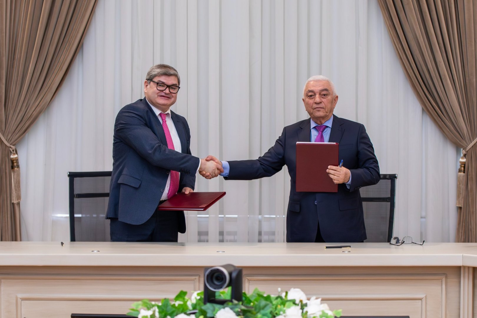 Azərbaycanda daha iki günəş elektrik stansiyası layihəsi üzrə müqavilələr imzalanıb (FOTO)