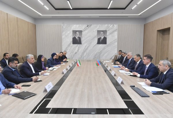 Azərbaycanla İran arasında avtomobil və dəmir yolu ilə yükdaşımaların artırılması üzrə yol xəritəsi hazırlanacaq