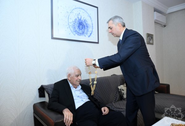 Xalq şairi Nəriman Həsənzadəyə “Heydər Əliyev” ordeni təqdim edilib (FOTO)