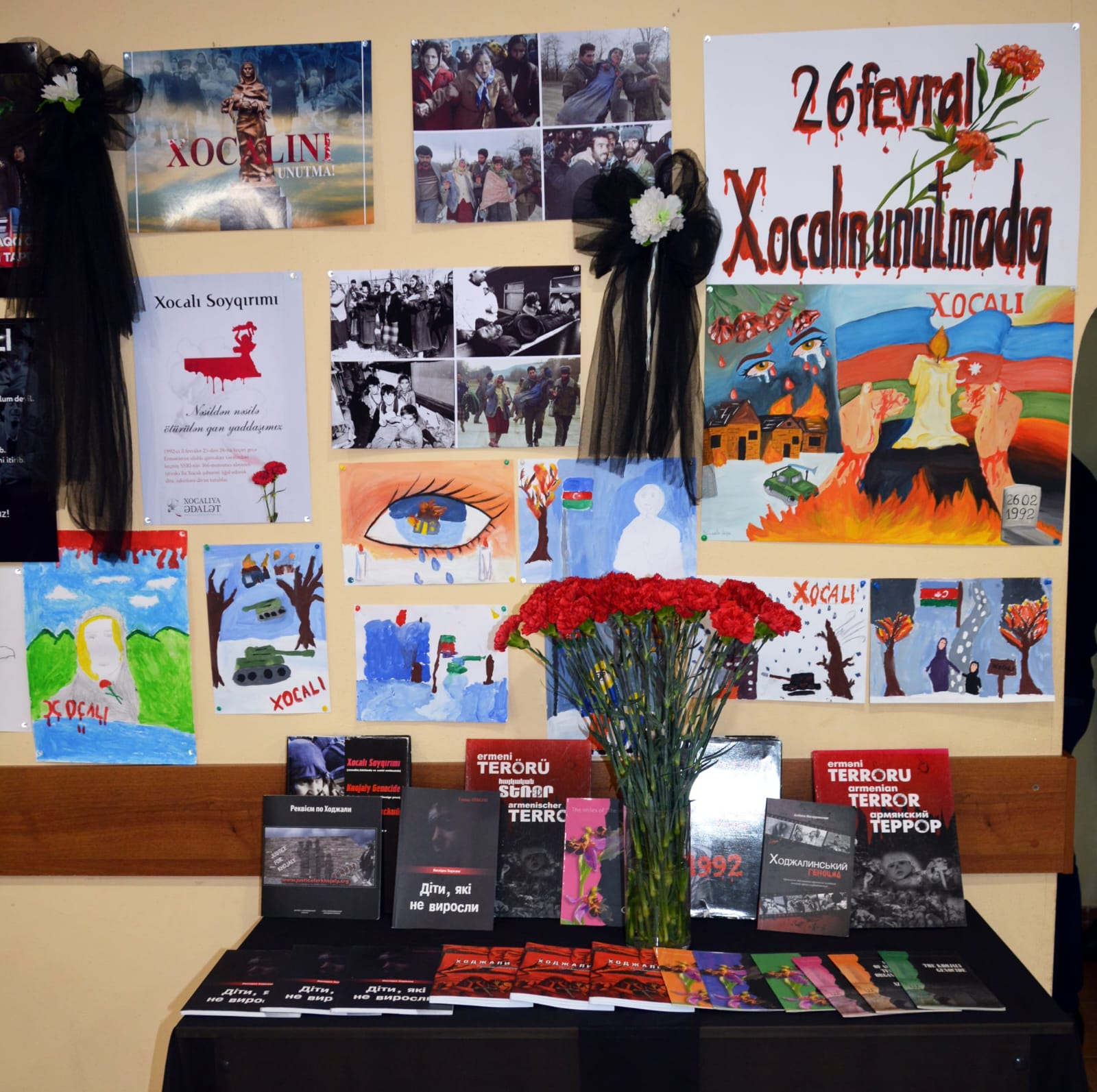 Dneprdə yaşayan azərbaycanlılar Xocalı qurbanlarını anıblar (FOTO)