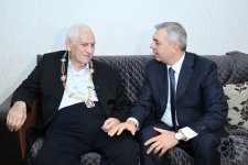 Xalq şairi Nəriman Həsənzadəyə “Heydər Əliyev” ordeni təqdim edilib (FOTO)