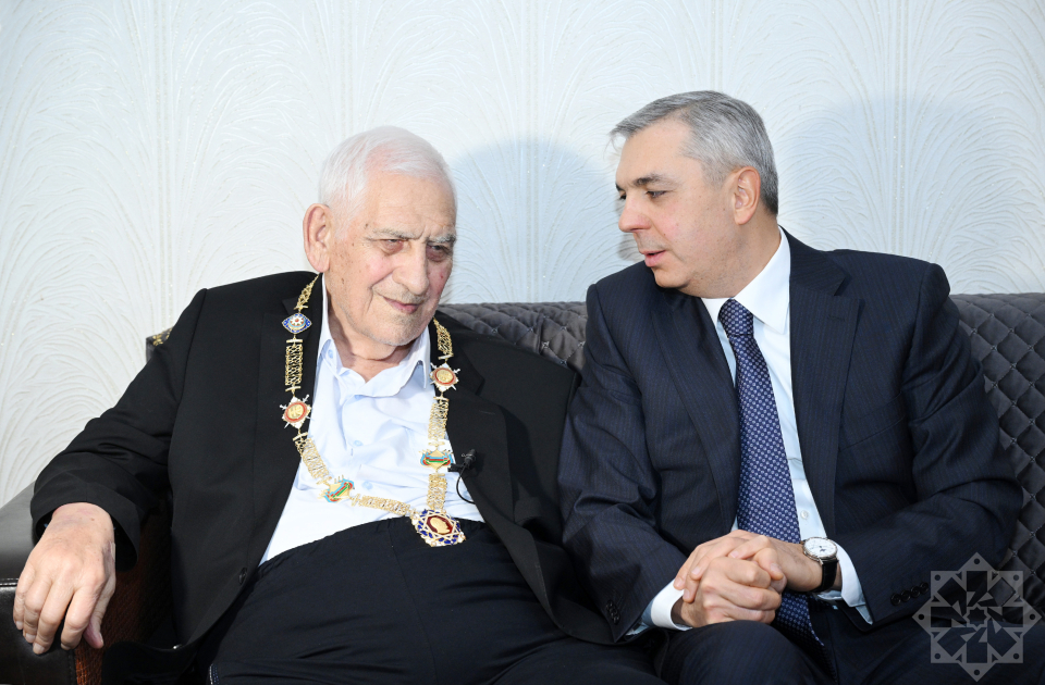 Xalq şairi Nəriman Həsənzadəyə “Heydər Əliyev” ordeni təqdim edilib (FOTO)