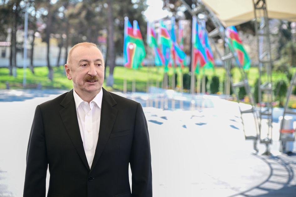 Prezident İlham Əliyev və Birinci xanım Mehriban Əliyeva Xocavənd şəhər və Xocavənd kənd sakinləri ilə görüşüblər (FOTO)