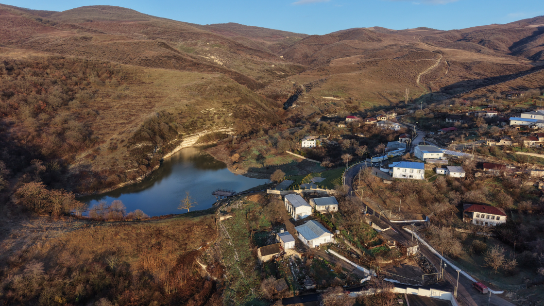 Prezident İlham Əliyev və Birinci xanım Mehriban Əliyeva Xocalının Xanabad kəndində görülmüş işlərlə tanış olublar (FOTO/VİDEO)