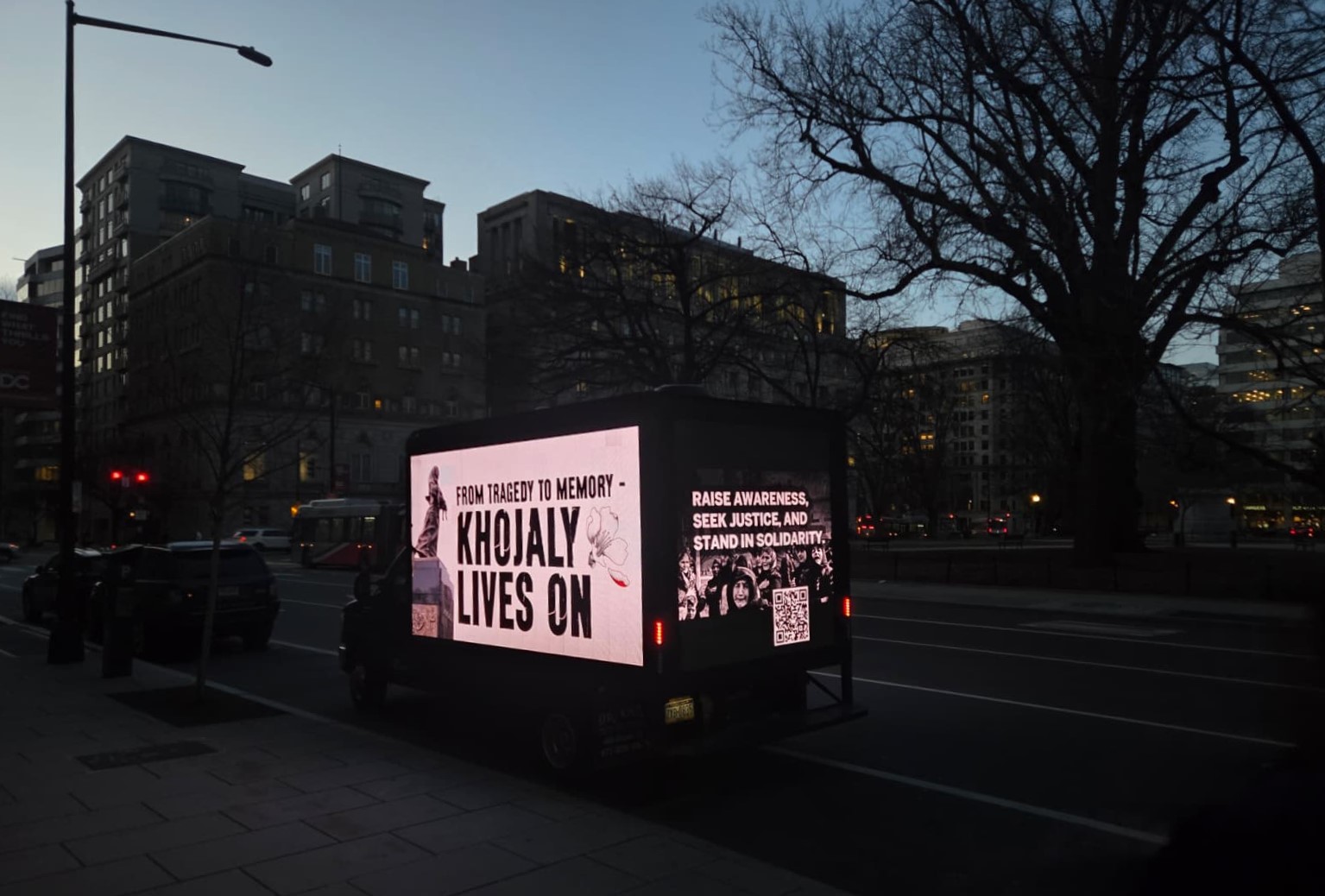 Vaşinqtonda Xocalı soyqırımını əks etdirən LED ekranlar (FOTO)