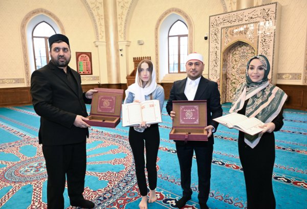 Leyla Əliyeva və Alena Əliyeva Cümə məscidini ziyarət ediblər (FOTO)