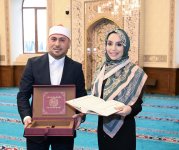 Leyla Əliyeva və Alena Əliyeva Cümə məscidini ziyarət ediblər (FOTO)