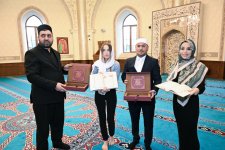 Leyla Əliyeva və Alena Əliyeva Cümə məscidini ziyarət ediblər (FOTO)