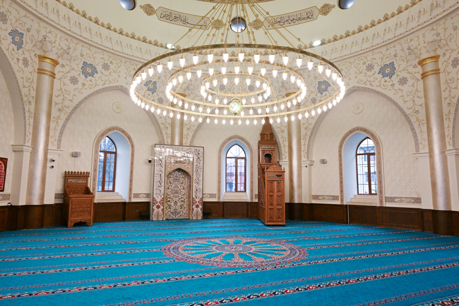 Leyla Əliyeva və Alena Əliyeva Cümə məscidini ziyarət ediblər (FOTO)