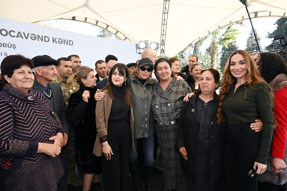 Prezident İlham Əliyev və Birinci xanım Mehriban Əliyeva Xocavənd şəhər və Xocavənd kənd sakinləri ilə görüşüblər (FOTO)