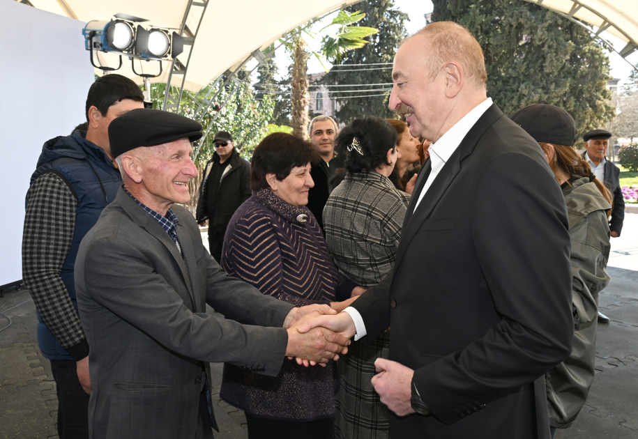 Prezident İlham Əliyev və Birinci xanım Mehriban Əliyeva Xocavənd şəhər və Xocavənd kənd sakinləri ilə görüşüblər (FOTO)