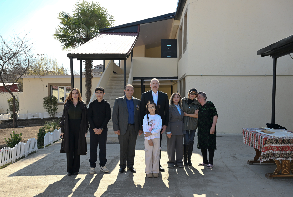 Prezident İlham Əliyev və Birinci xanım Mehriban Əliyeva Xocavənd şəhərində görülmüş işlərlə tanış olublar, şəhər və kənd sakinləri ilə görüşüblər (FOTO/VİDEO) (YENİLƏNİB)