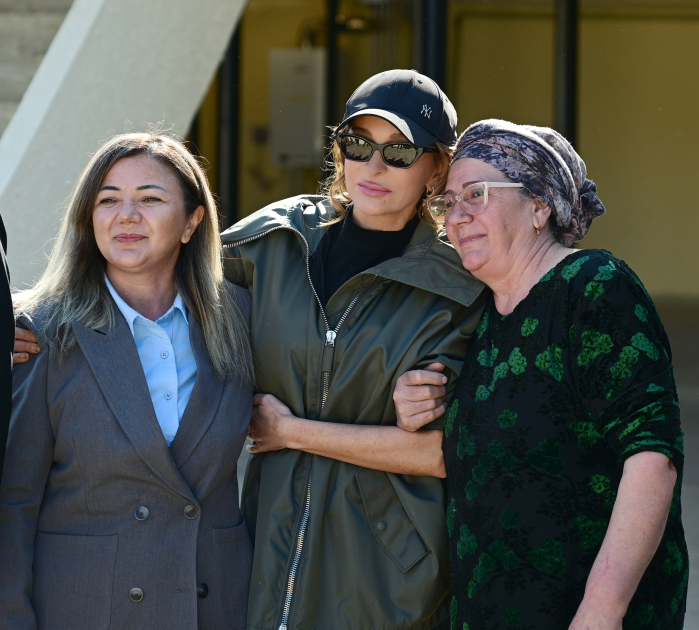 Prezident İlham Əliyev və Birinci xanım Mehriban Əliyeva Xocavənd şəhərində görülmüş işlərlə tanış olublar, şəhər və kənd sakinləri ilə görüşüblər (FOTO/VİDEO) (YENİLƏNİB)