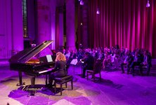 Haaqa şəhərinin baş kilsəsində Xocalı soqyırımı qurbanları yad edilib (FOTO)