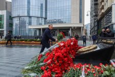 Səhiyyə Nazirliyinin rəhbərliyi Xocalı soyqırımı qurbanlarının xatirəsini ehtiramla yad edib (FOTO)