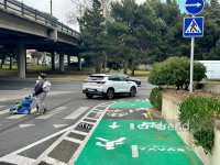 Yasamalda eyni zolağın üzərinə həm piyada, həm də velosiped nişanı niyə çəkilib? (FOTO)