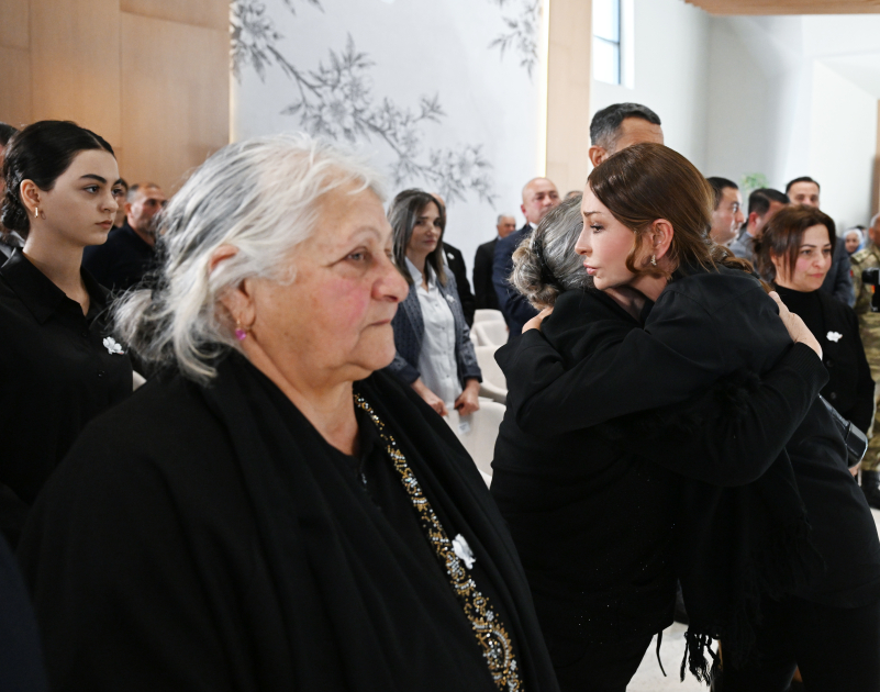 Prezident İlham Əliyev və Birinci xanım Mehriban Əliyevanın Xocalı rayonunun sakinləri ilə görüşündən təsirli görüntülər (FOTO)