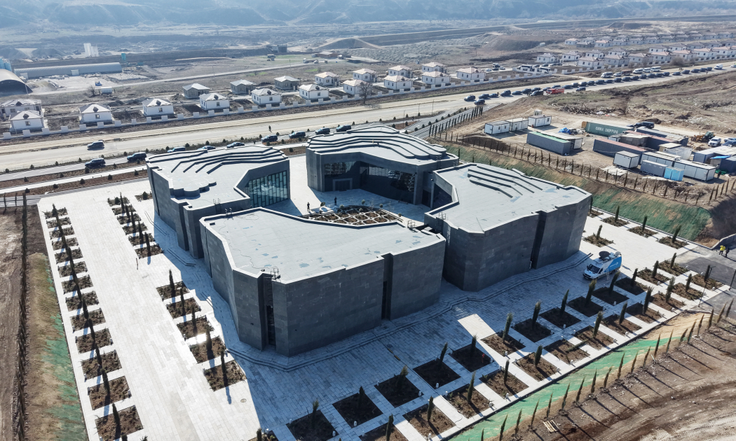 Prezident İlham Əliyev və Birinci xanım Mehriban Əliyeva Xocalı Soyqırımı Memorialının açılışında iştirak ediblər (FOTO/VİDEO) (YENİLƏNİB 4)