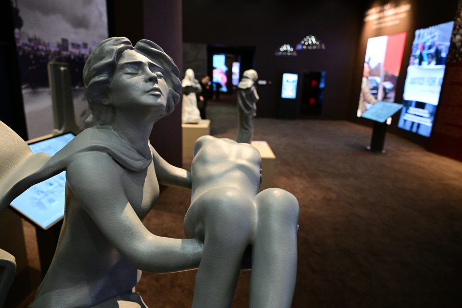 Prezident İlham Əliyev və Birinci xanım Mehriban Əliyeva Xocalı Soyqırımı Memorialının açılışında iştirak ediblər (FOTO/VİDEO) (YENİLƏNİB 4)