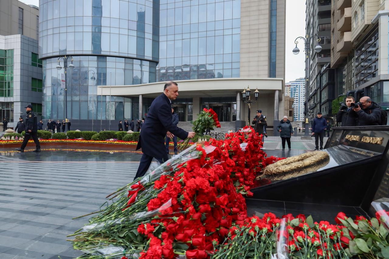 Səhiyyə Nazirliyinin rəhbərliyi Xocalı soyqırımı qurbanlarının xatirəsini ehtiramla yad edib (FOTO)
