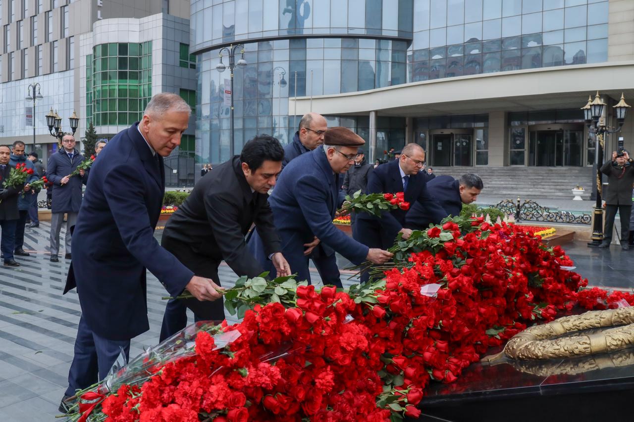 Səhiyyə Nazirliyinin rəhbərliyi Xocalı soyqırımı qurbanlarının xatirəsini ehtiramla yad edib (FOTO)