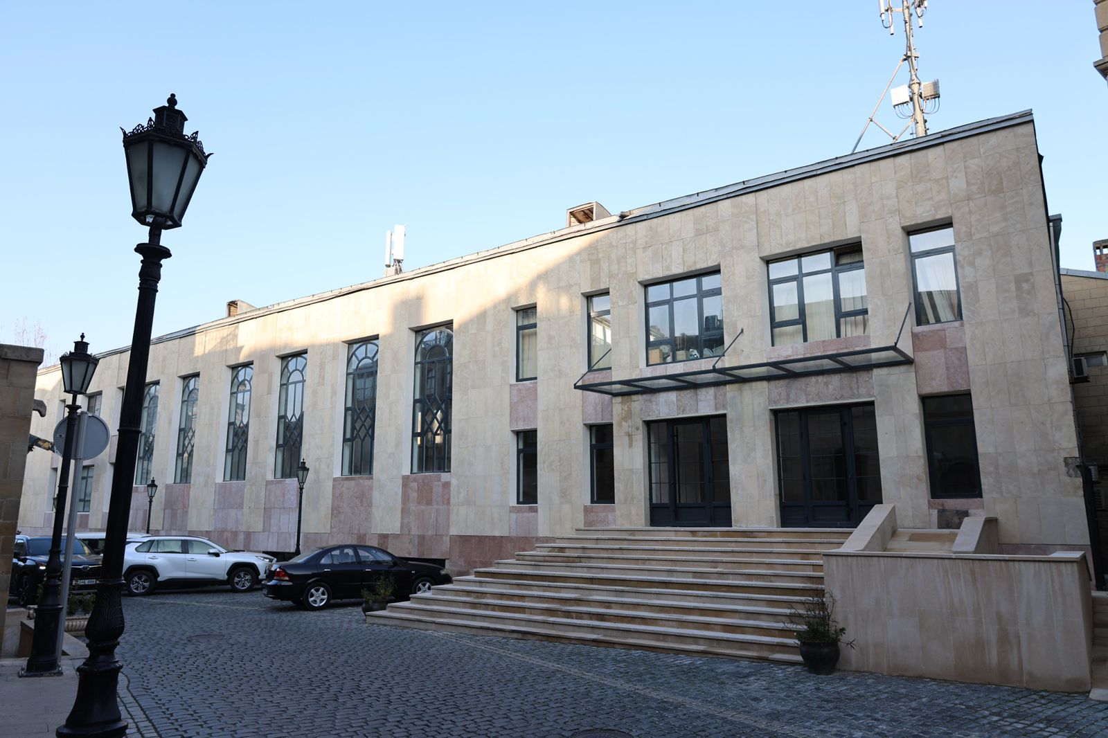 İçərişəhər dayanıqlı tarixi şəhər modeli kimi: inkişaf strategiyası və dövlət dəstəyi (Müsahibə) (FOTO)