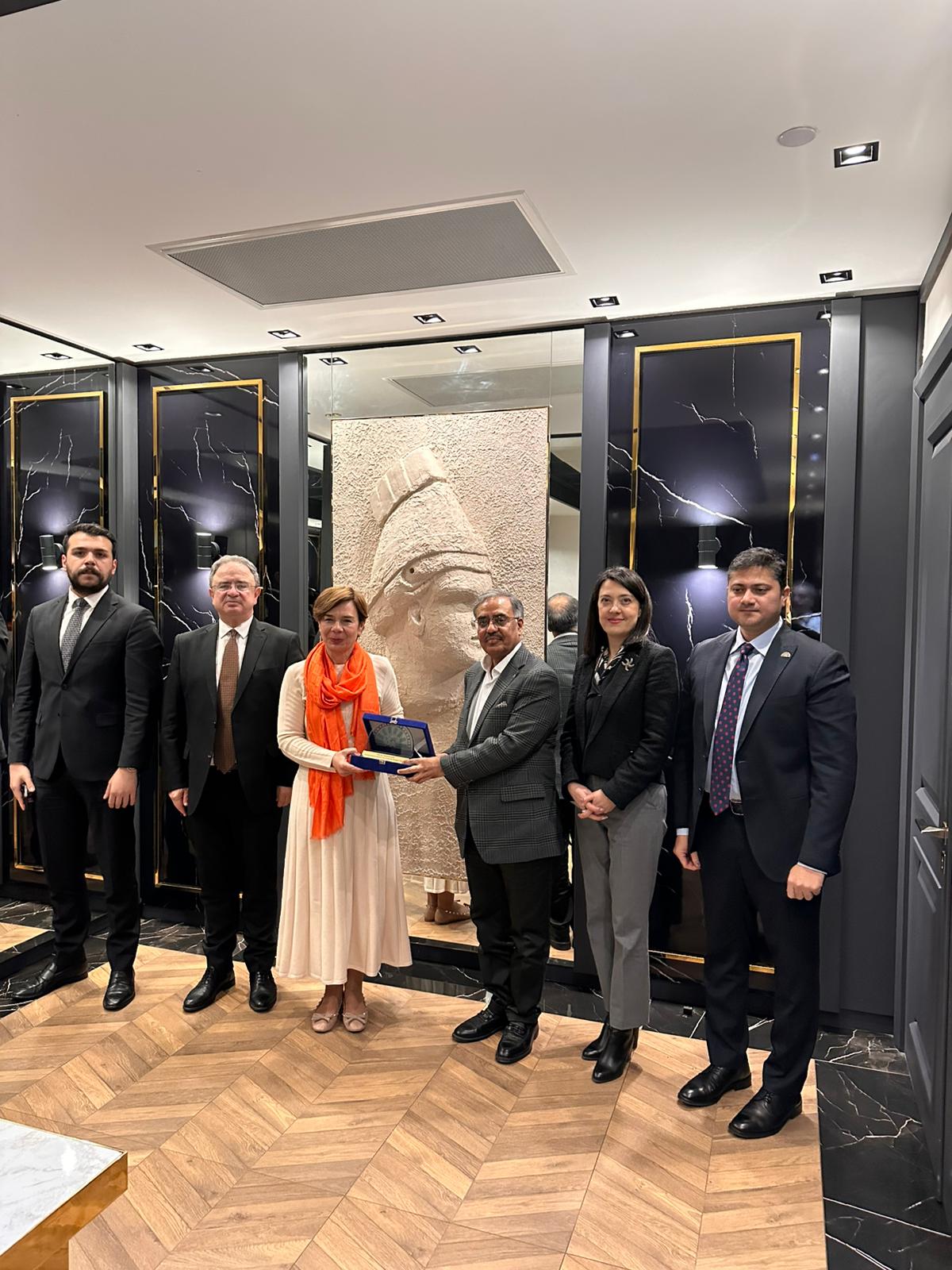 D-8 Baş katibi Sohail Mahmud Türkiyəyə rəsmi səfər etdi (FOTO)